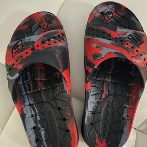 Unisex-Child Foamies Hogan-Aqua Spurt Slide Sandal